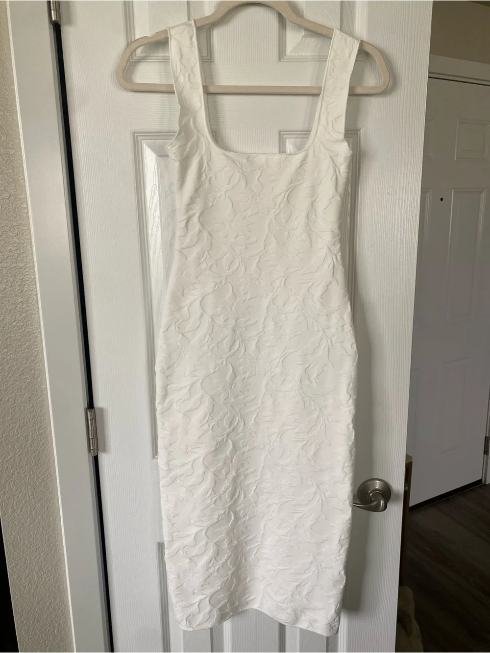 ZARA Stunning White Textured Floral Sleeveless Midi Dress Sz Small Like NEW! - Picture 1 of 12